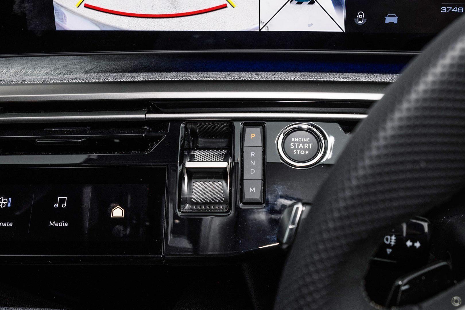 2025 Peugeot 3008 GT Premium Hybrid — photo 13