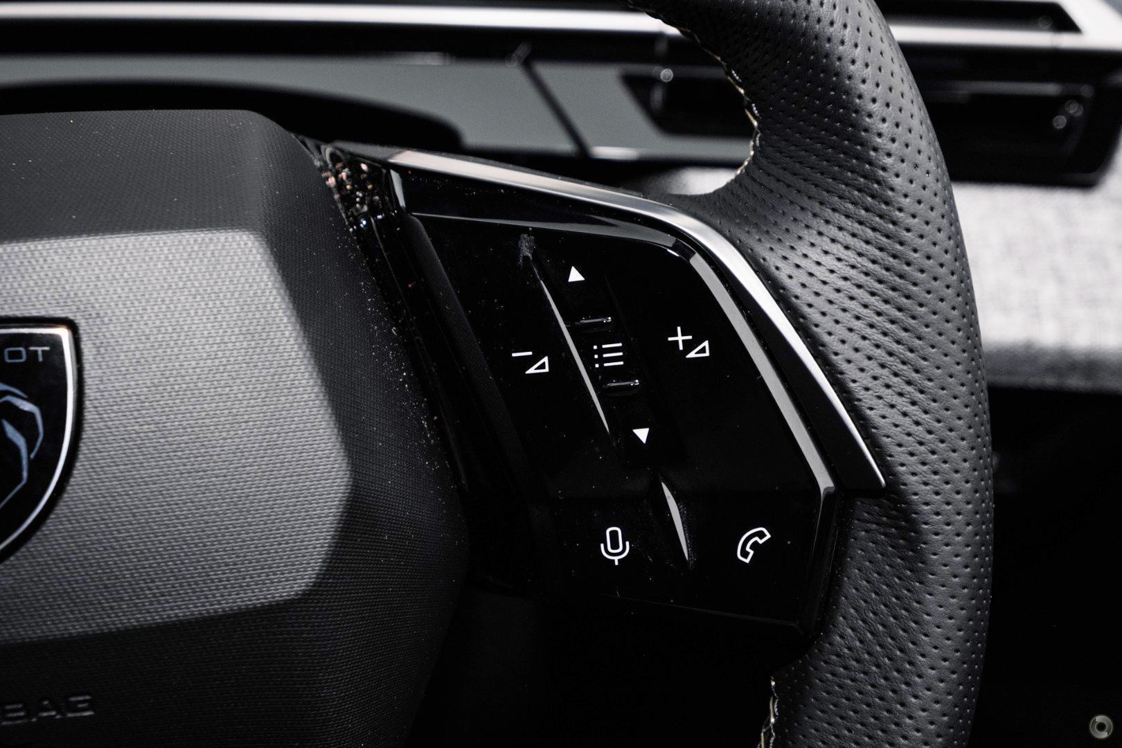 2025 Peugeot 3008 GT Premium Hybrid — photo 14