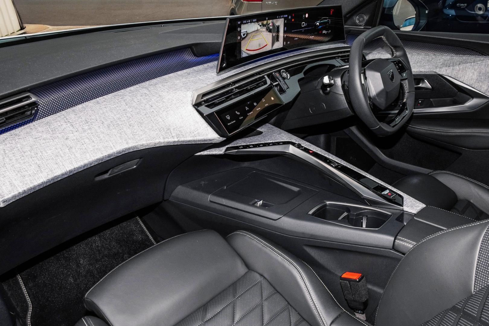 2025 Peugeot 3008 GT Premium Hybrid — photo 7
