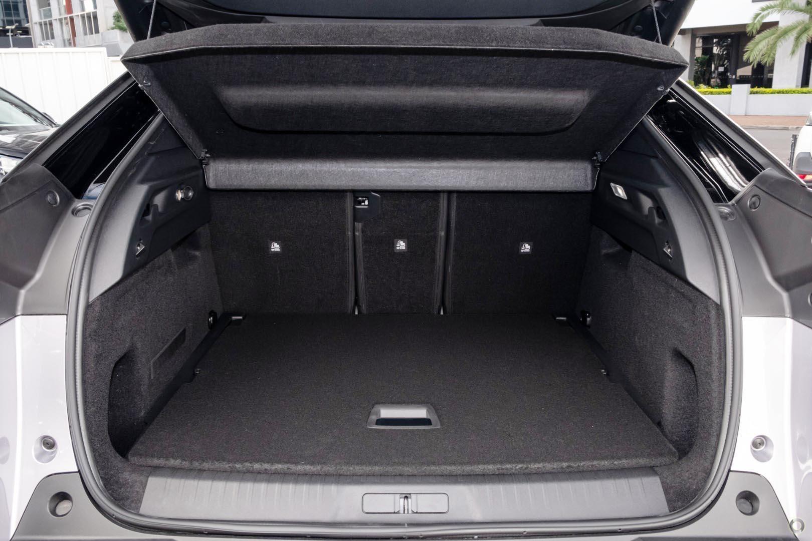 2025 Peugeot 3008 GT Premium Hybrid — photo 10