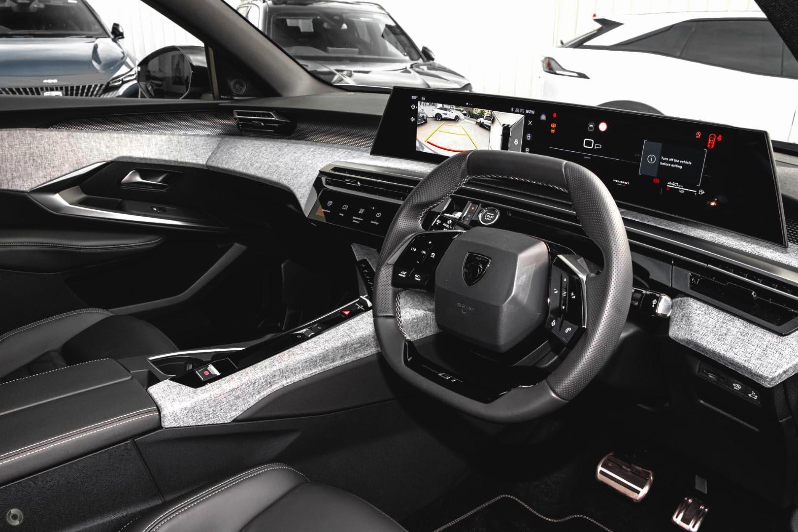 2025 Peugeot 3008 GT Premium Hybrid — photo 7