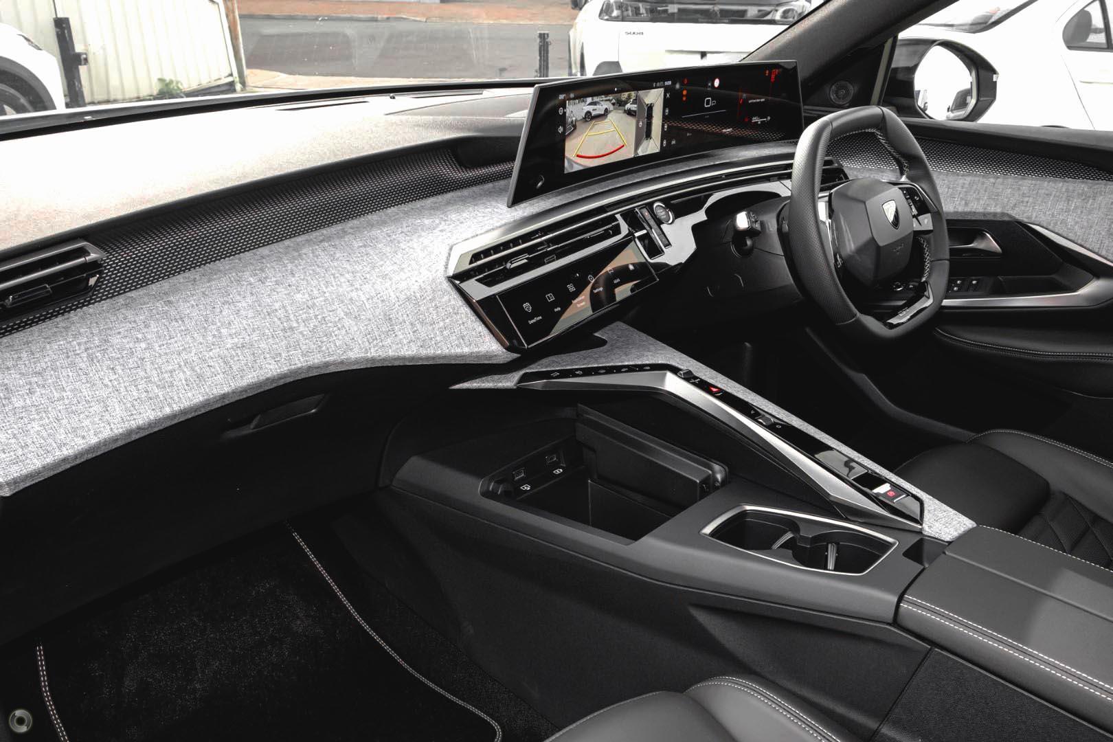 2025 Peugeot 3008 GT Premium Hybrid — photo 8