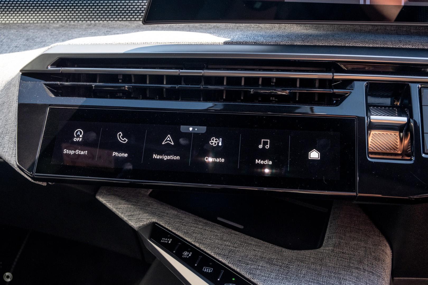 2025 Peugeot 3008 GT Premium Hybrid — photo 14