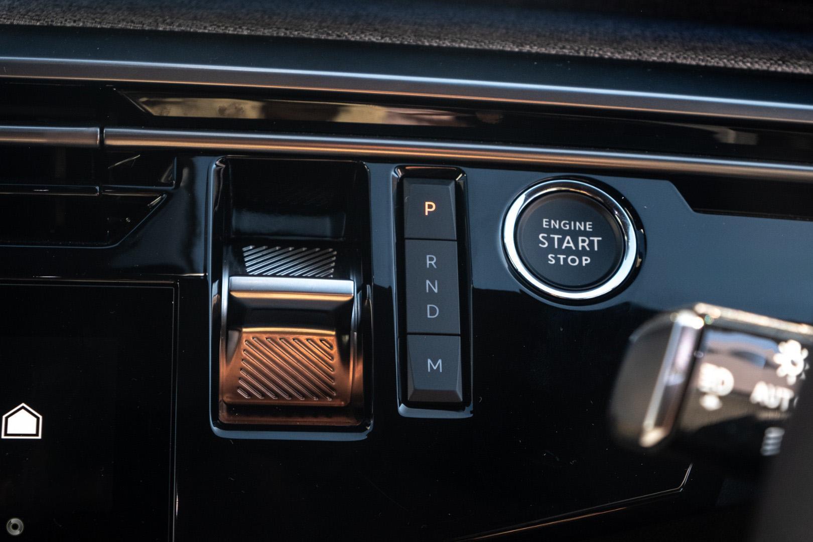 2025 Peugeot 3008 GT Premium Hybrid — photo 15