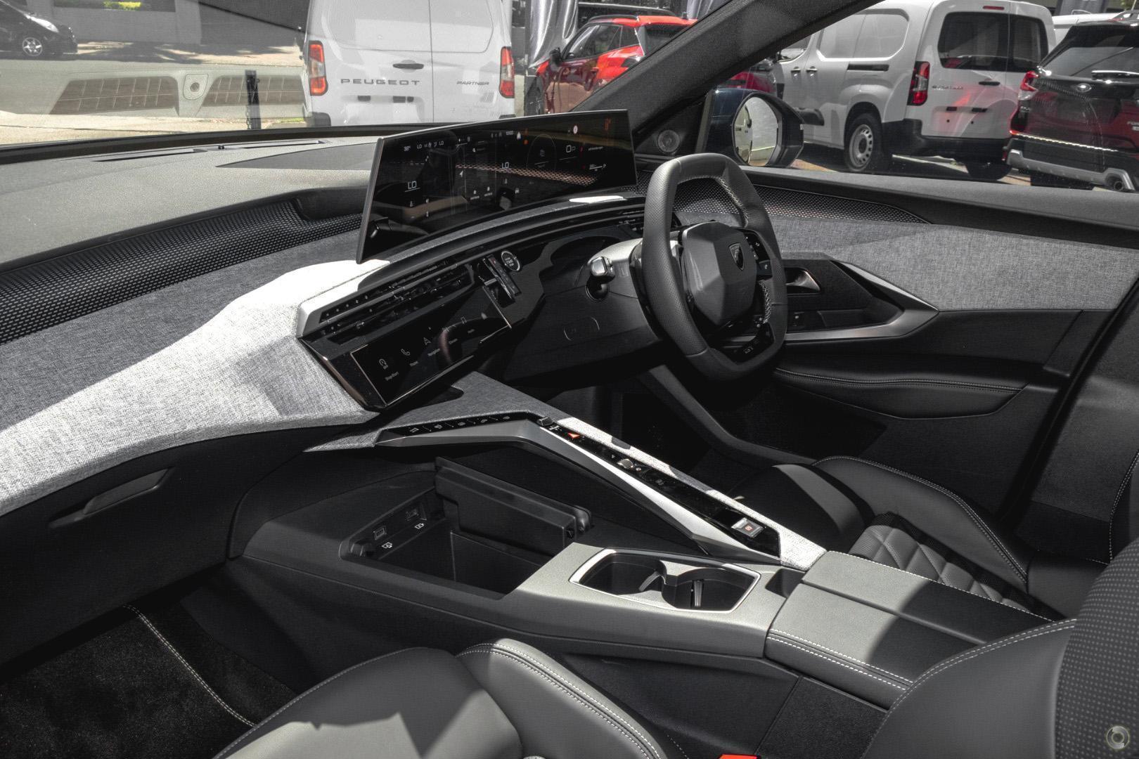 2025 Peugeot 3008 GT Premium Hybrid — photo 7