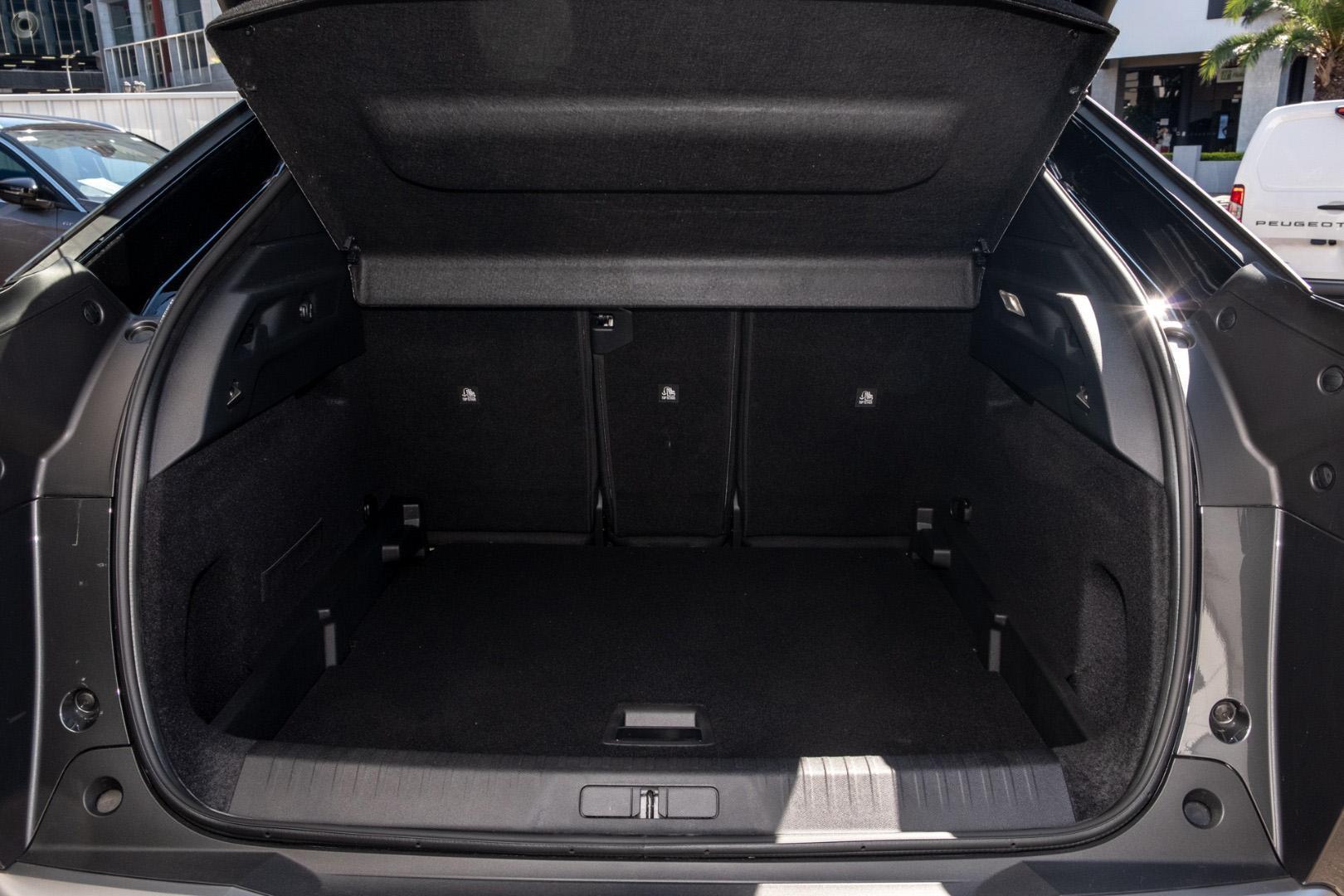 2025 Peugeot 3008 GT Premium Hybrid — photo 9