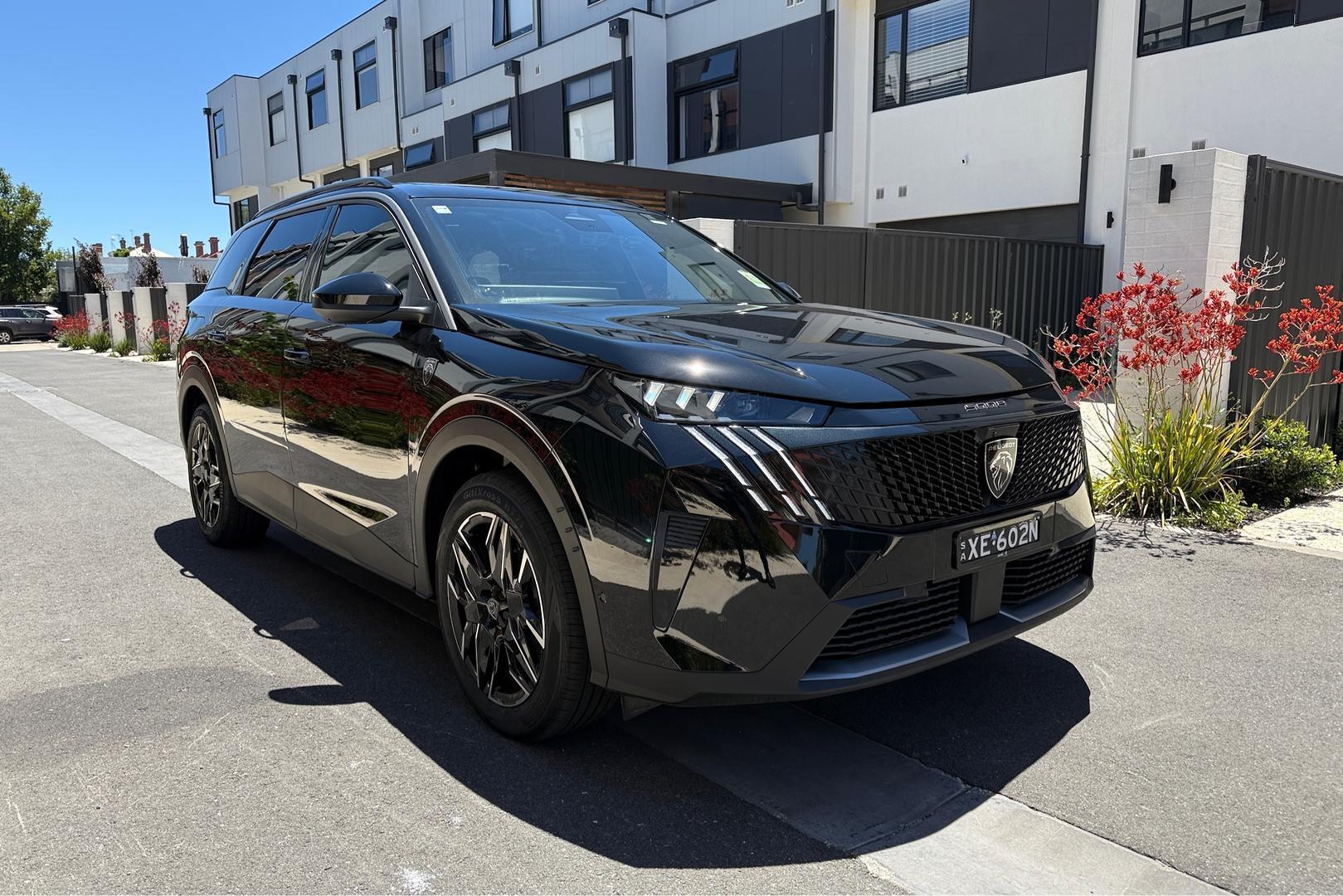 2025 Peugeot 5008 GT Premium Hybrid — photo 1