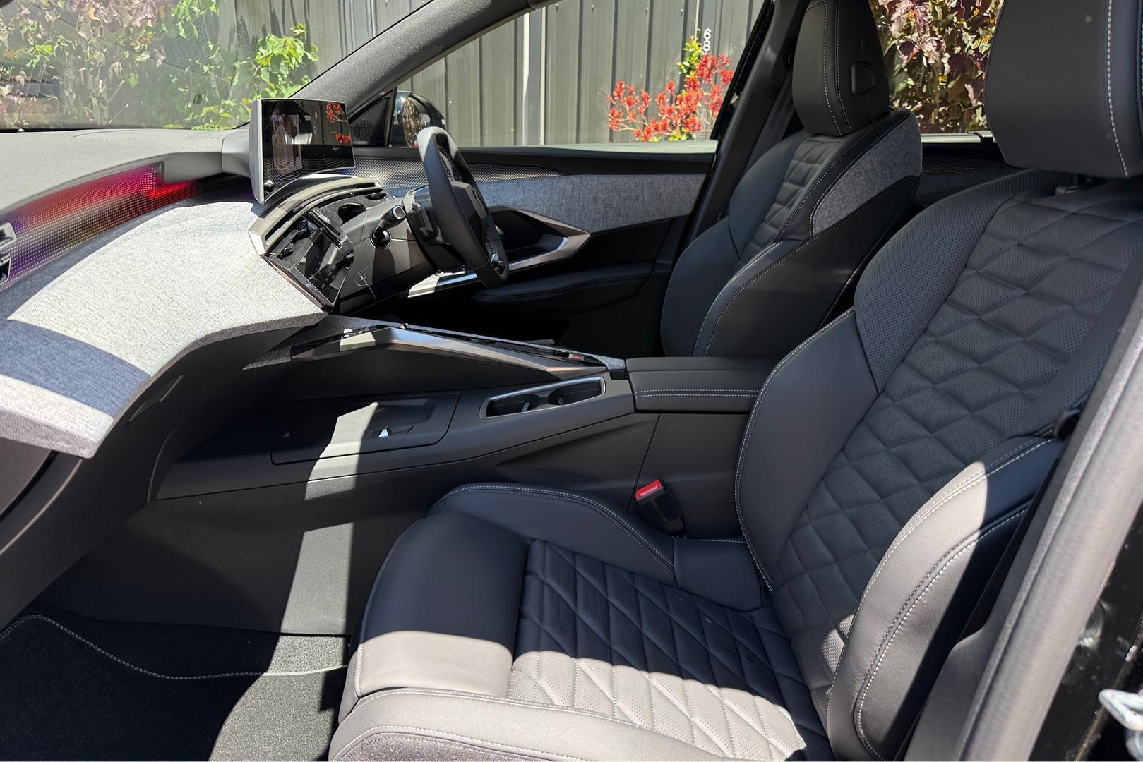 2025 Peugeot 5008 GT Premium Hybrid — photo 11
