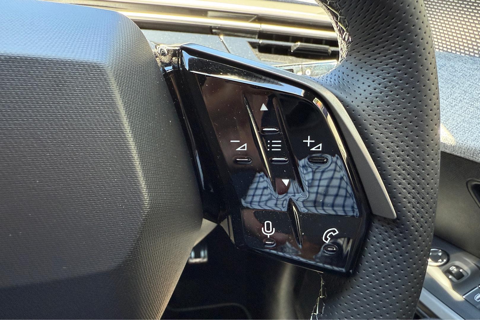 2025 Peugeot 5008 GT Premium Hybrid — photo 21