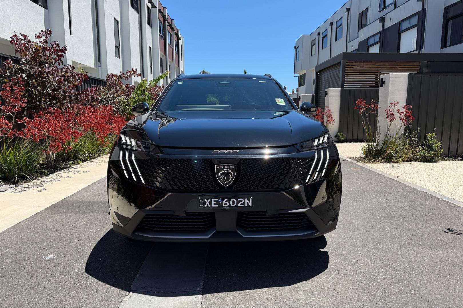 2025 Peugeot 5008 GT Premium Hybrid — photo 3