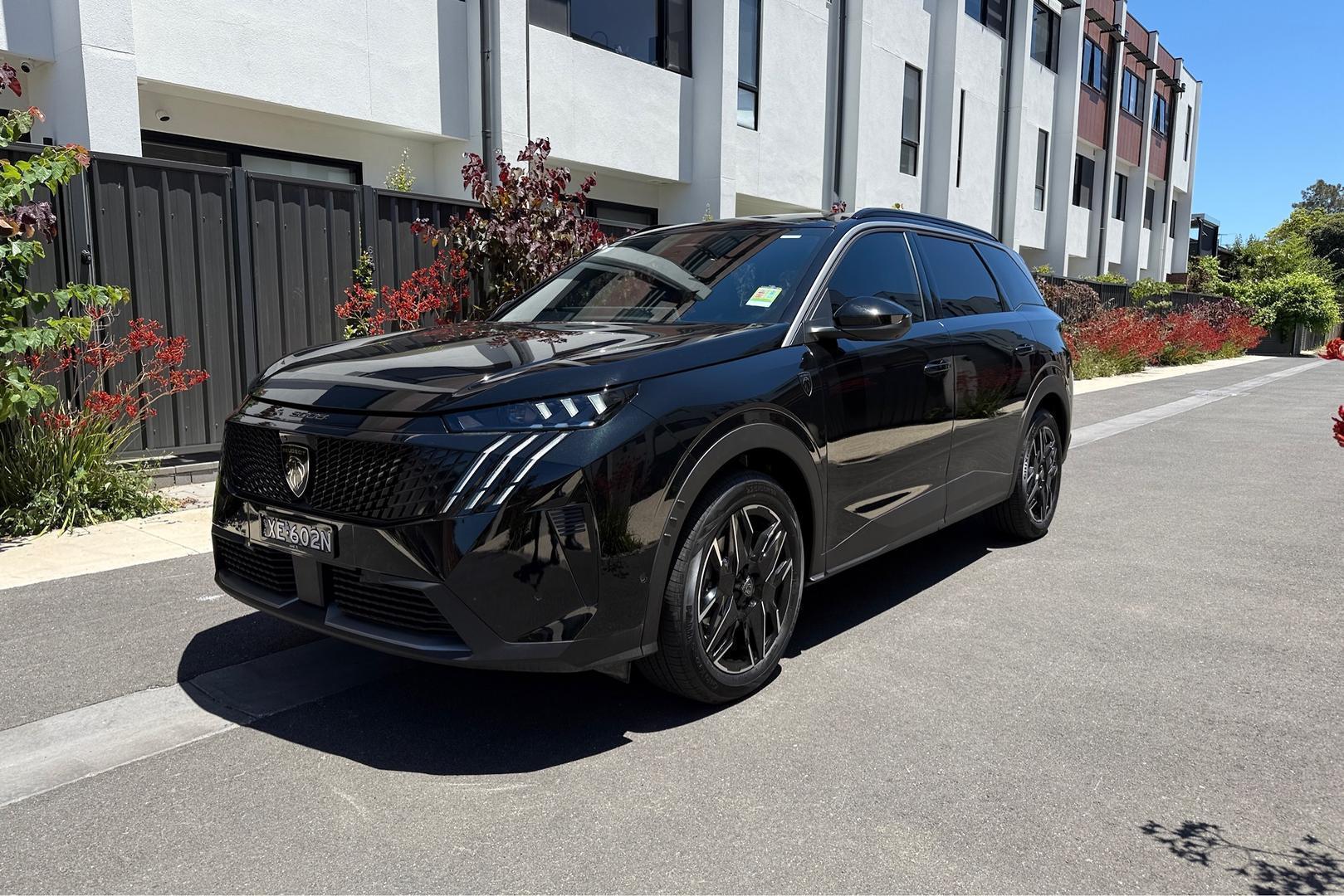 2025 Peugeot 5008 GT Premium Hybrid — photo 6