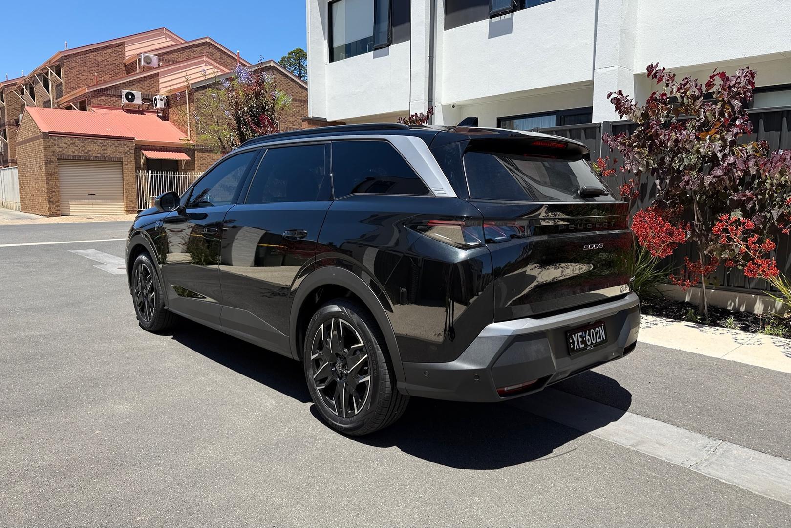2025 Peugeot 5008 GT Premium Hybrid — photo 7