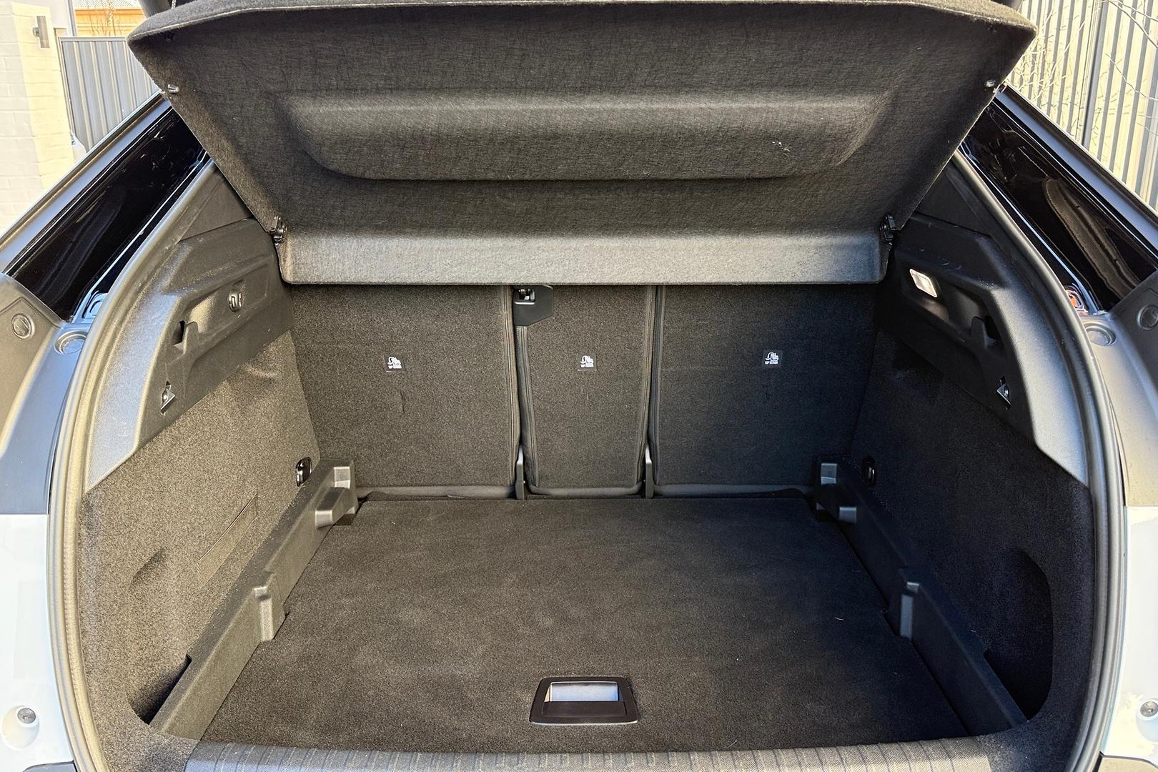 2025 Peugeot 3008 GT Premium Hybrid — photo 10