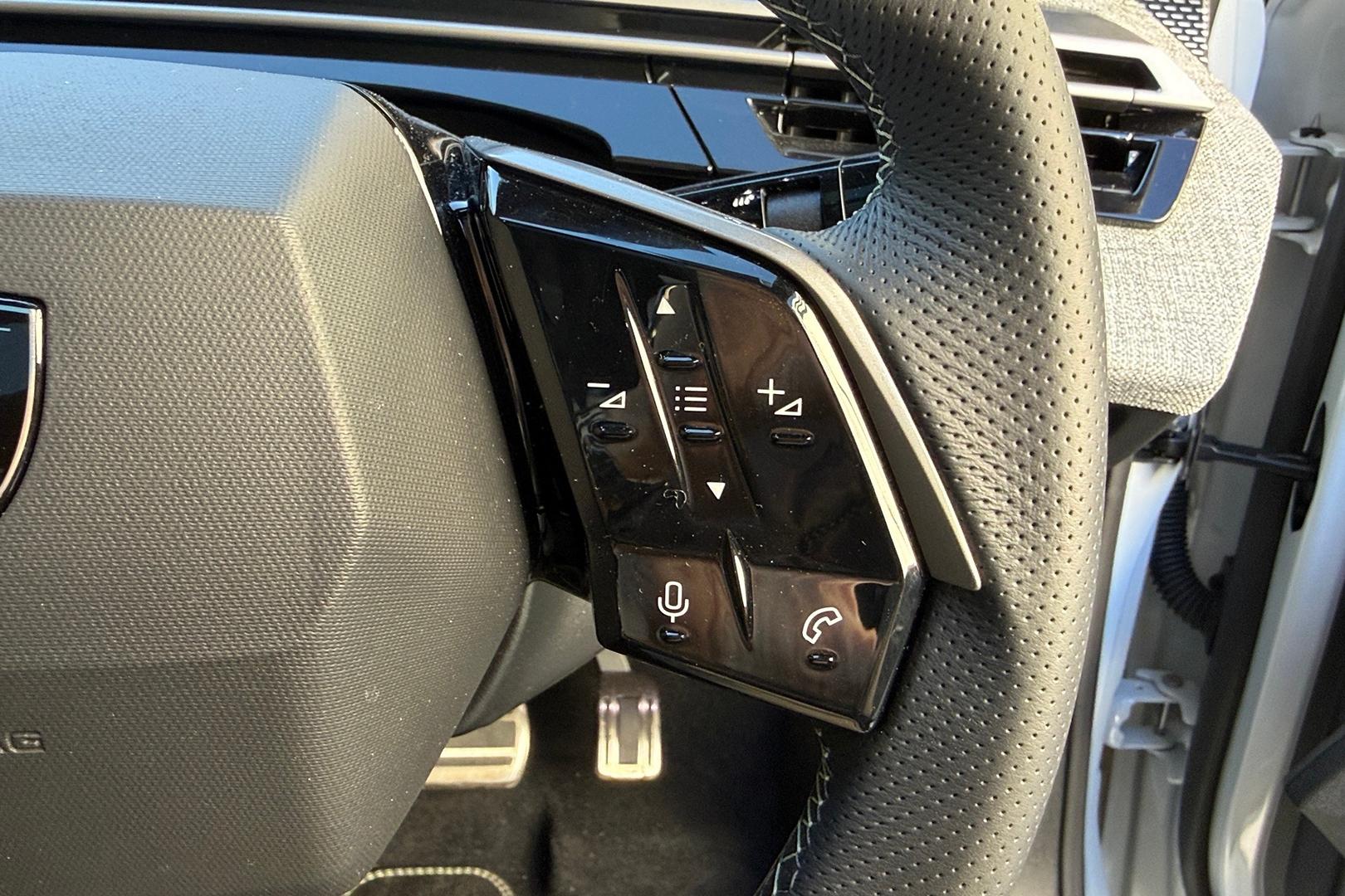2025 Peugeot 3008 GT Premium Hybrid — photo 15