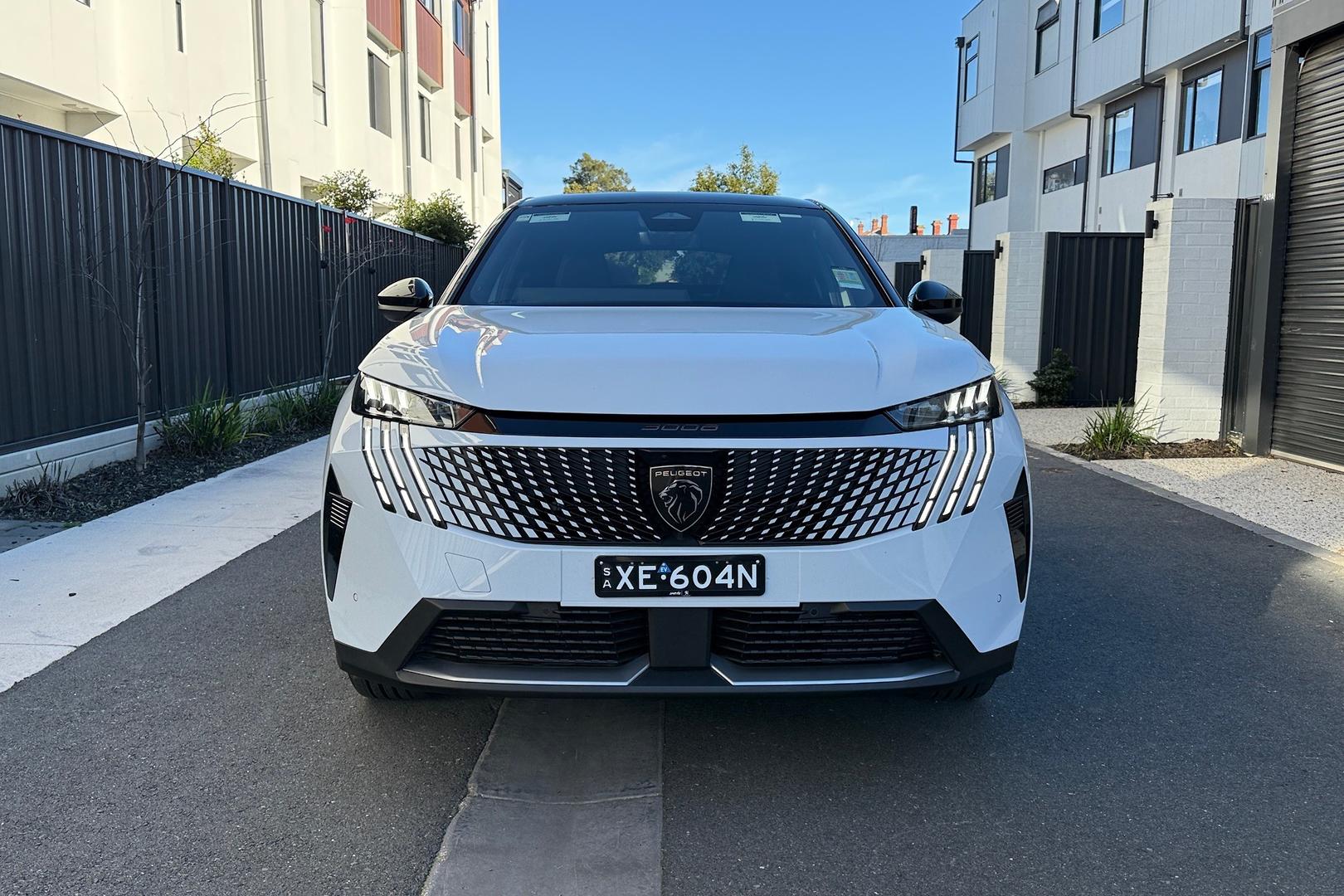 2025 Peugeot 3008 GT Premium Hybrid — photo 3