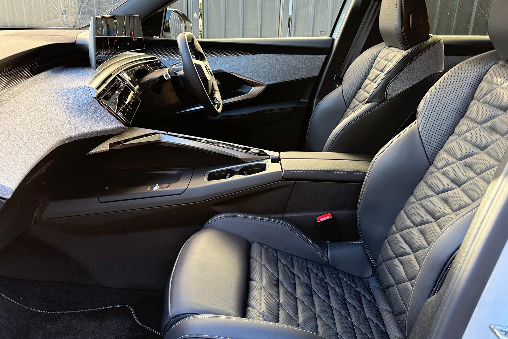 2025 Peugeot 3008 GT Premium Hybrid — photo 8