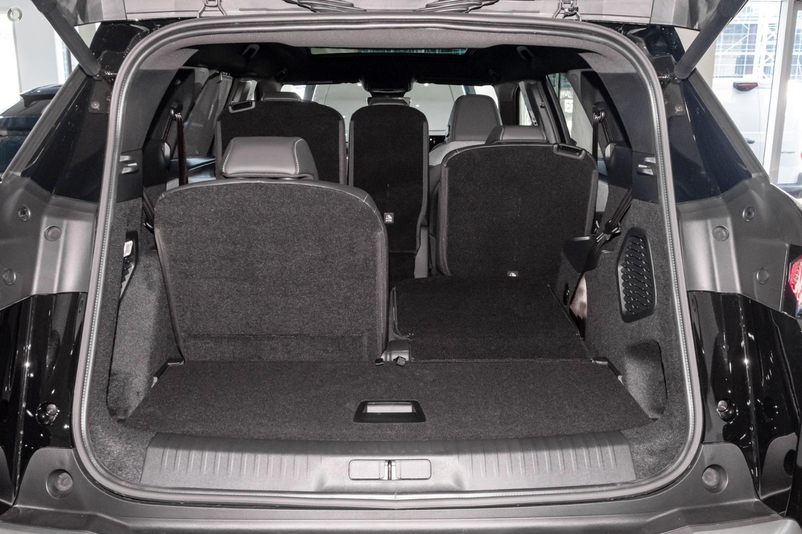 2025 Peugeot 5008 GT Premium Hybrid — photo 10