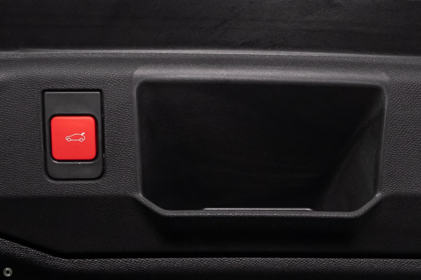 2025 Peugeot 5008 GT Premium Hybrid — photo 11