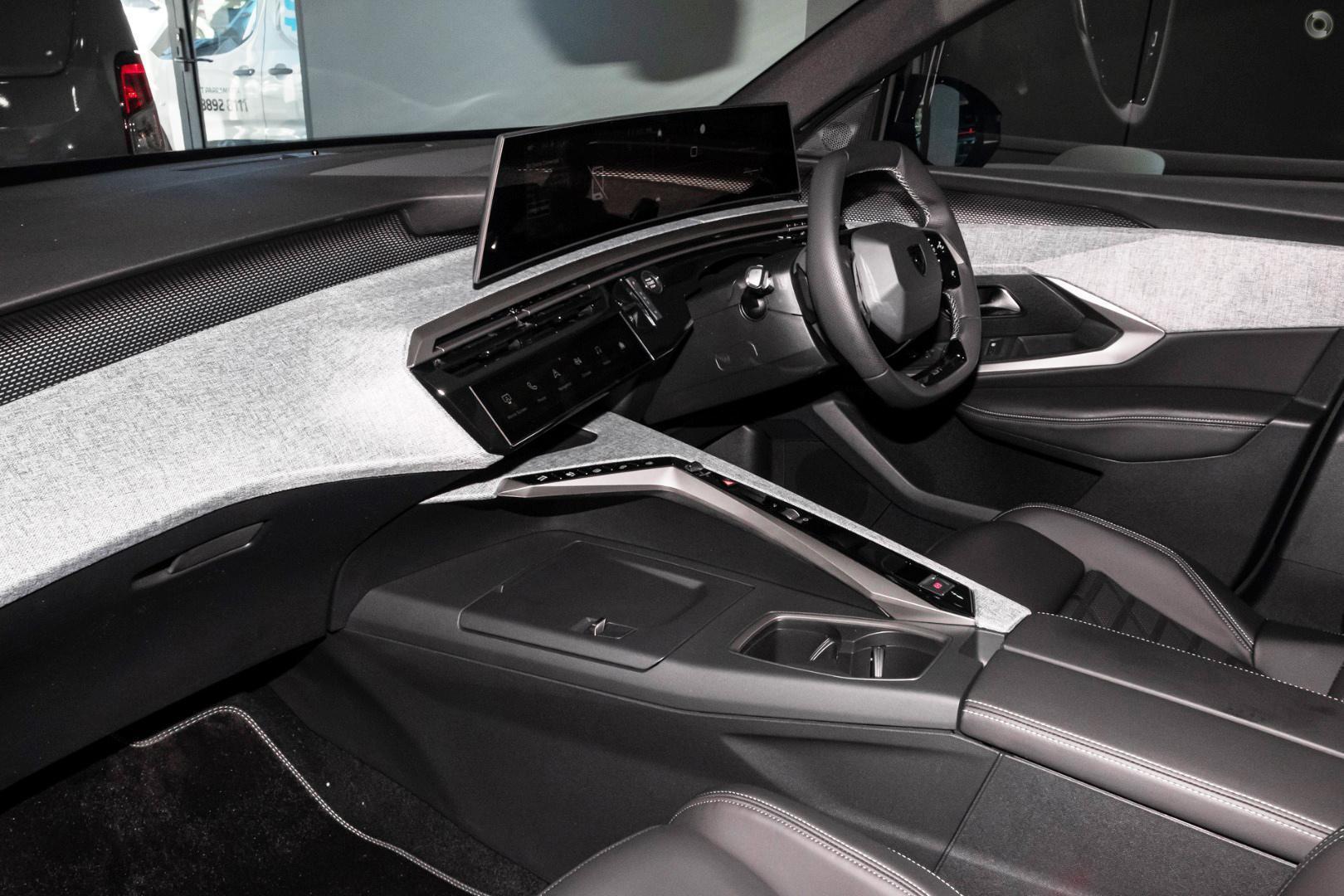 2025 Peugeot 5008 GT Premium Hybrid — photo 7