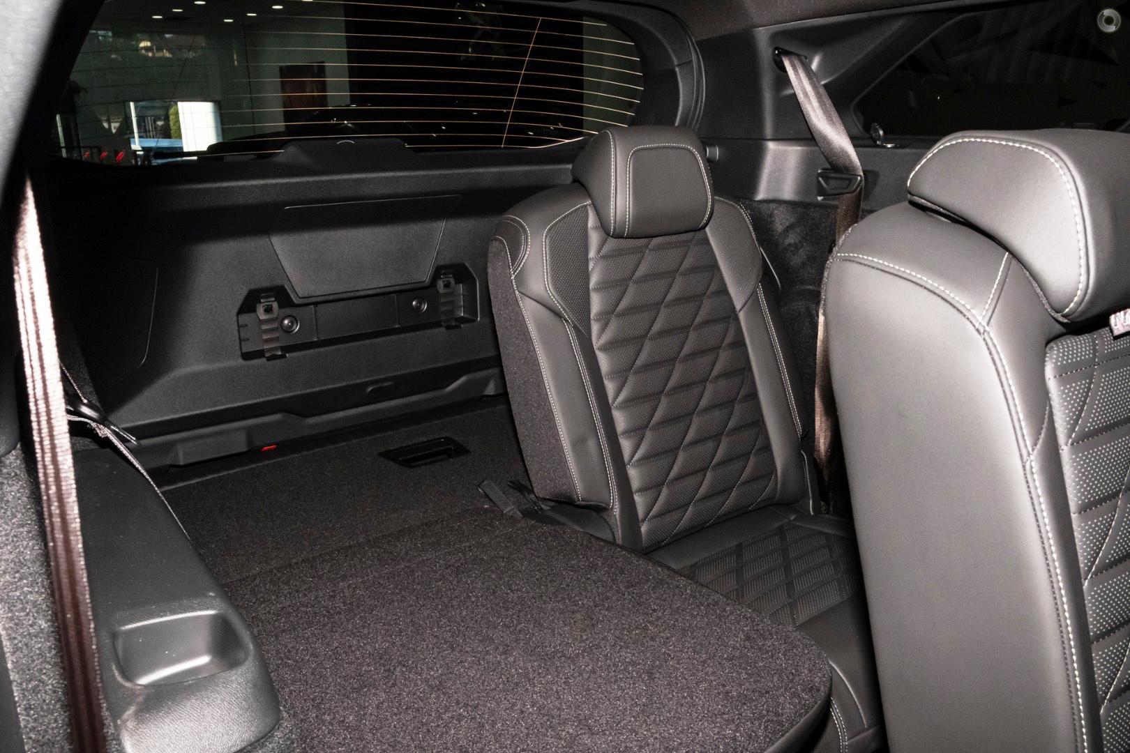 2025 Peugeot 5008 GT Premium Hybrid — photo 9
