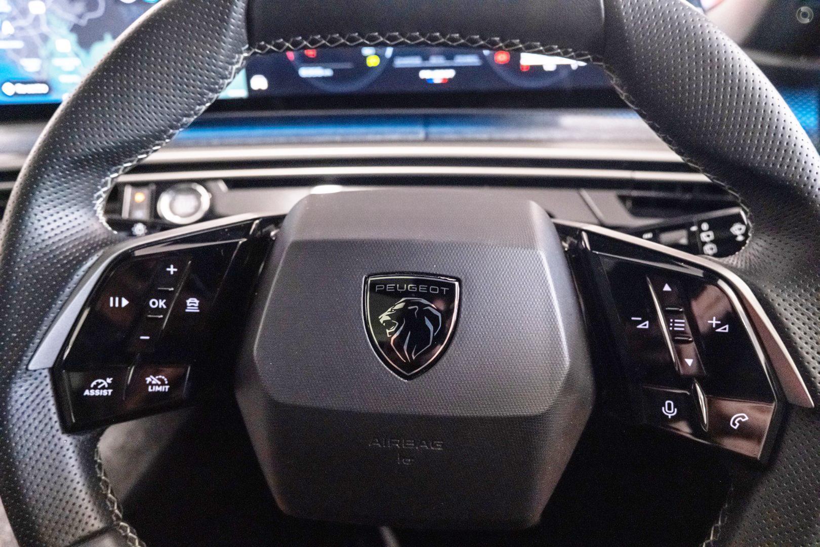 2025 Peugeot 5008 GT Premium Hybrid — photo 10
