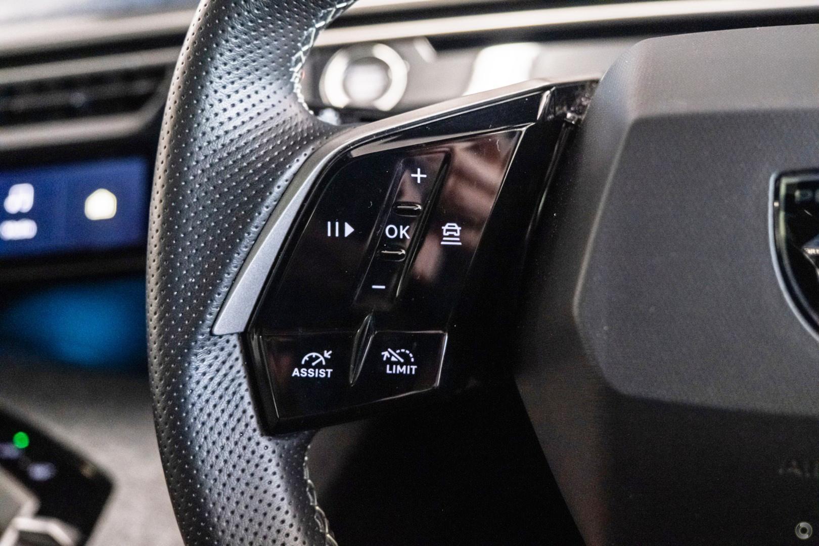 2025 Peugeot 5008 GT Premium Hybrid — photo 11