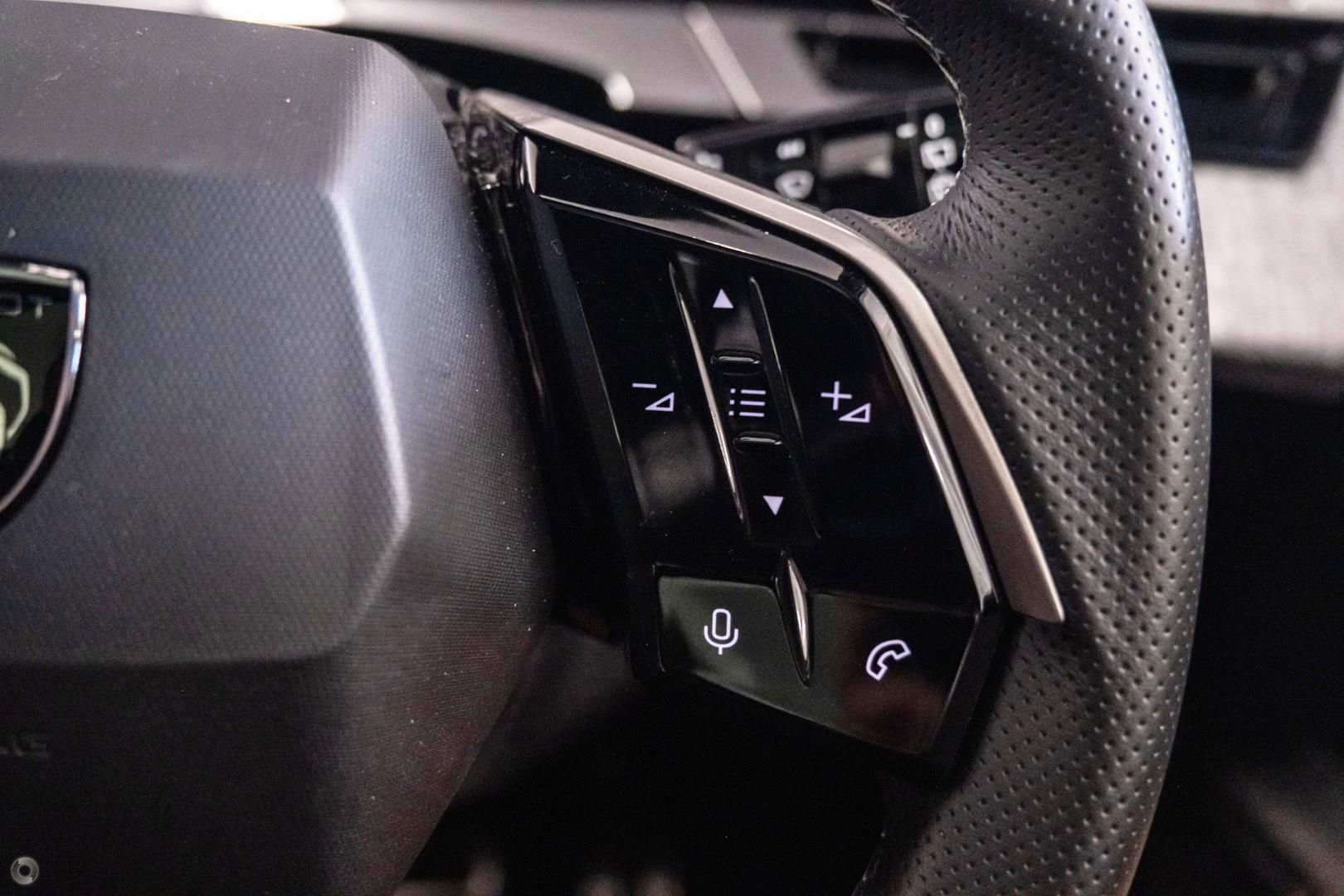2025 Peugeot 5008 GT Premium Hybrid — photo 12