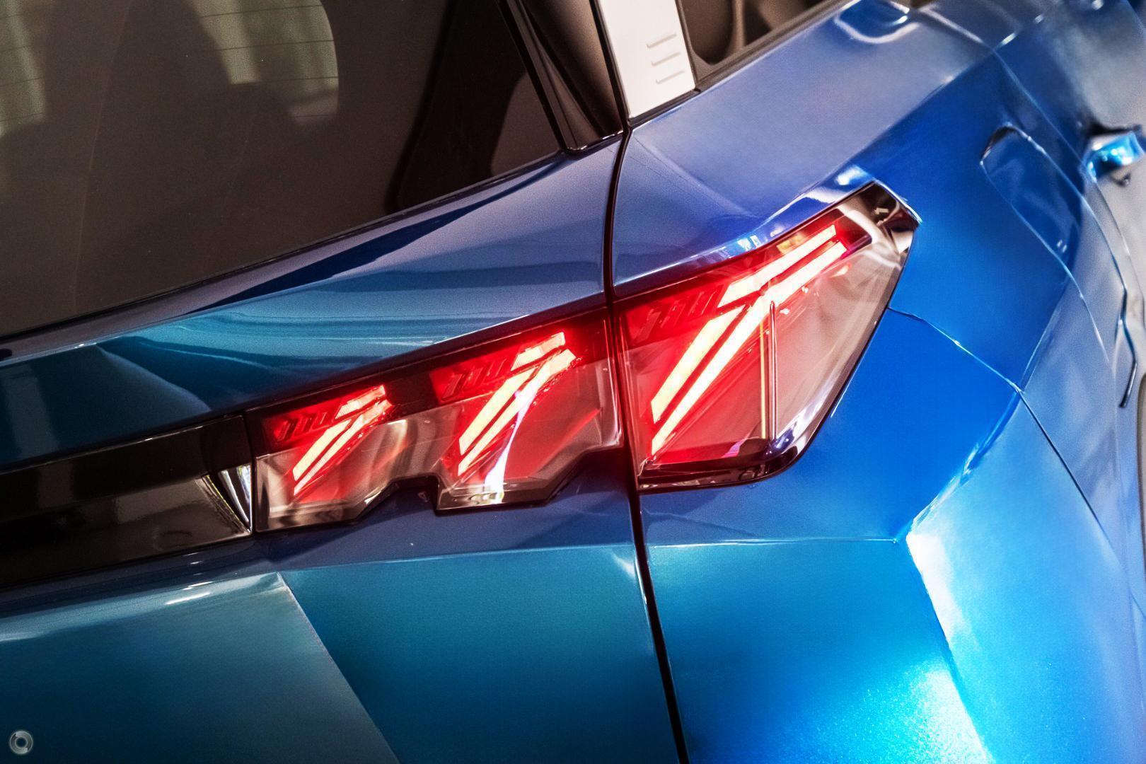 2025 Peugeot 5008 GT Premium Hybrid — photo 13