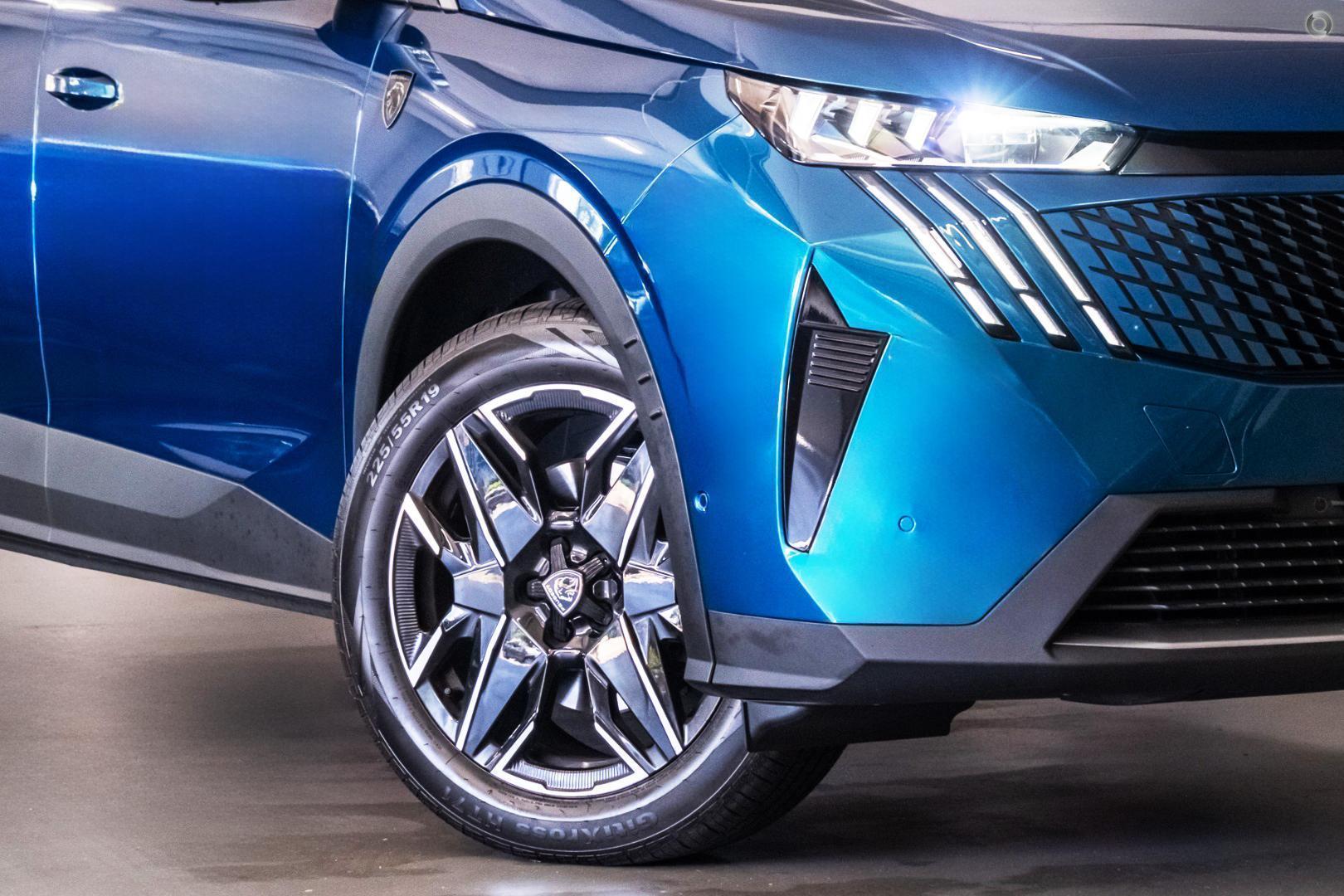 2025 Peugeot 5008 GT Premium Hybrid — photo 14