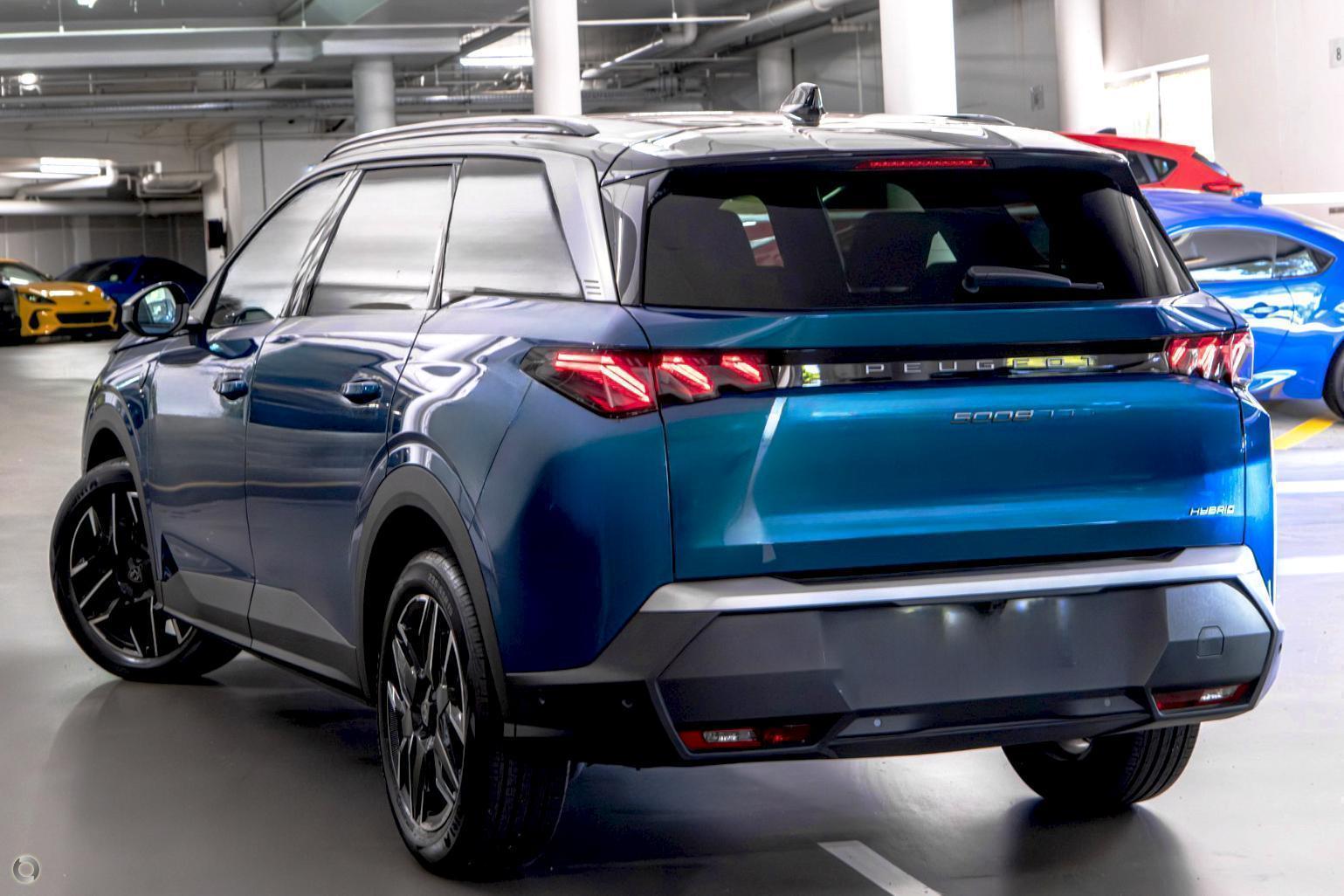 2025 Peugeot 5008 GT Premium Hybrid — photo 4