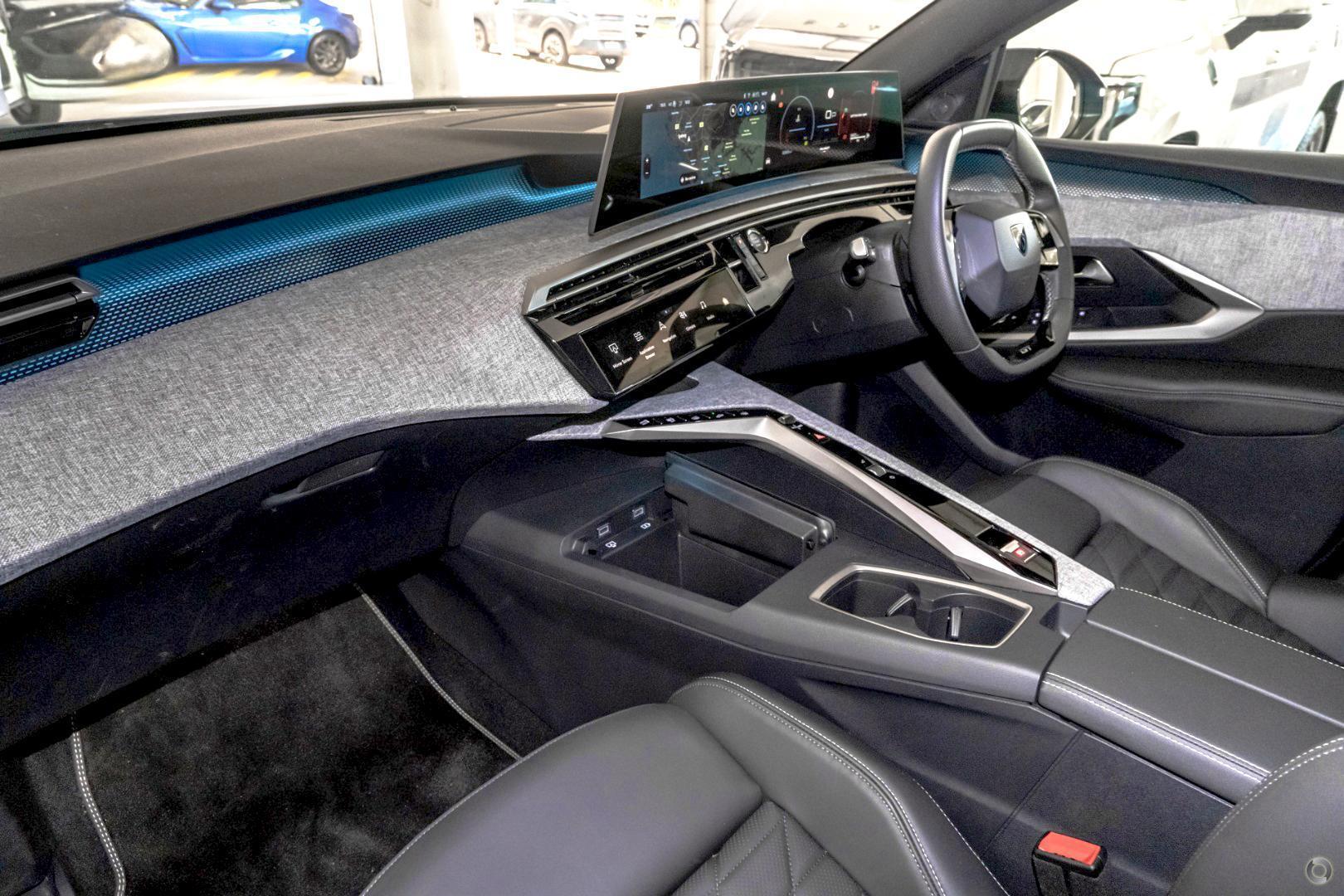 2025 Peugeot 5008 GT Premium Hybrid — photo 7