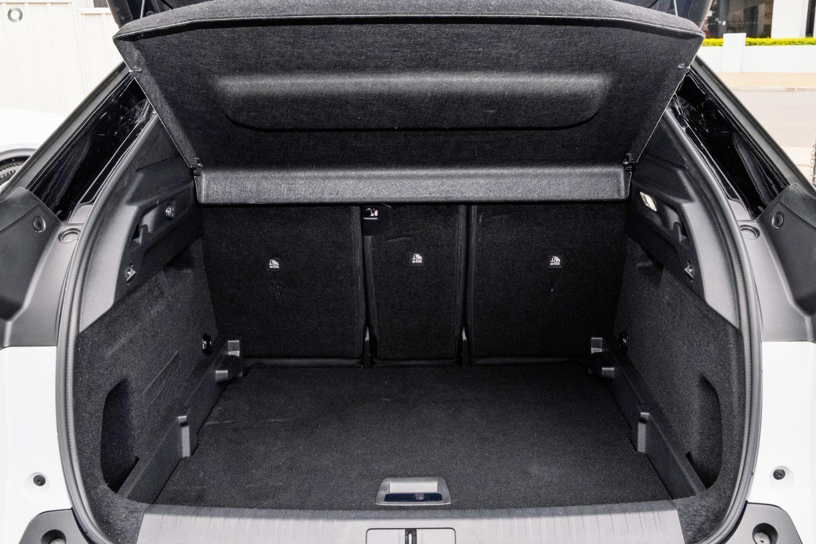 2025 Peugeot 3008 GT Premium Hybrid — photo 10