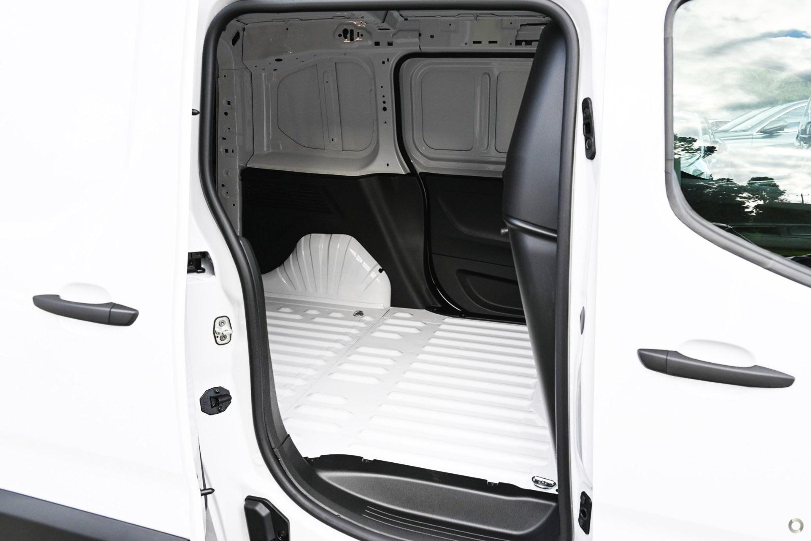 2026 Peugeot Partner Pro — photo 8