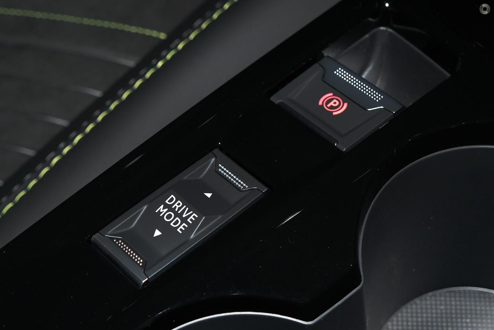 2025 Peugeot 2008 GT Hybrid — photo 14