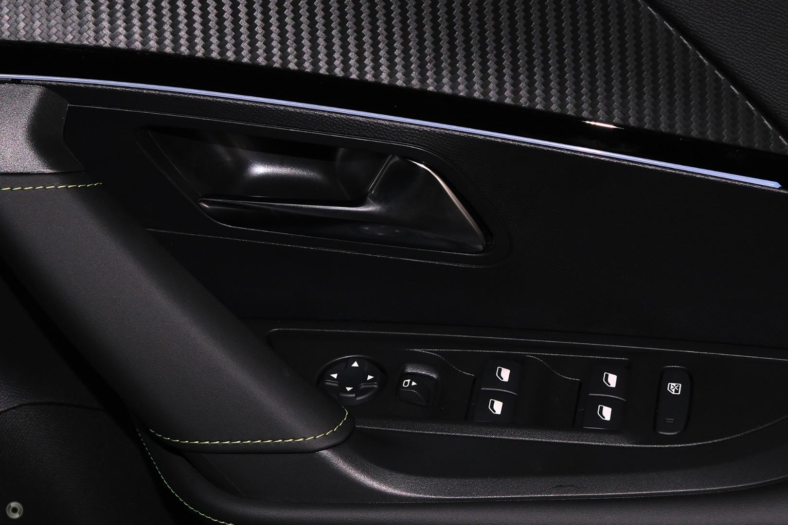 2025 Peugeot 2008 GT Hybrid — photo 15