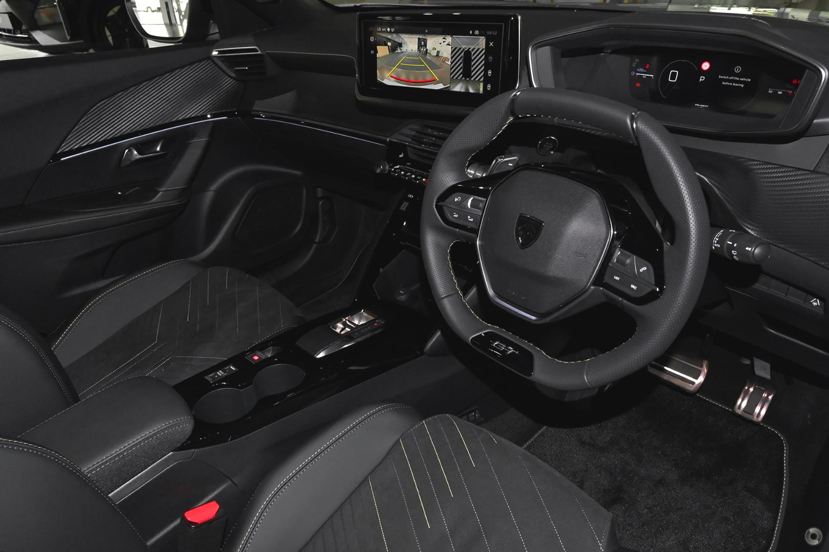 2025 Peugeot 2008 GT Hybrid — photo 6