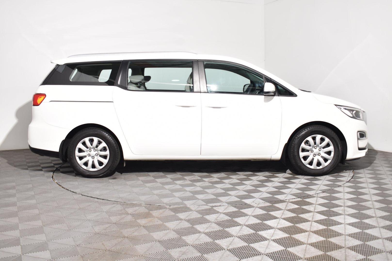 2019 Kia Carnival S — photo 10