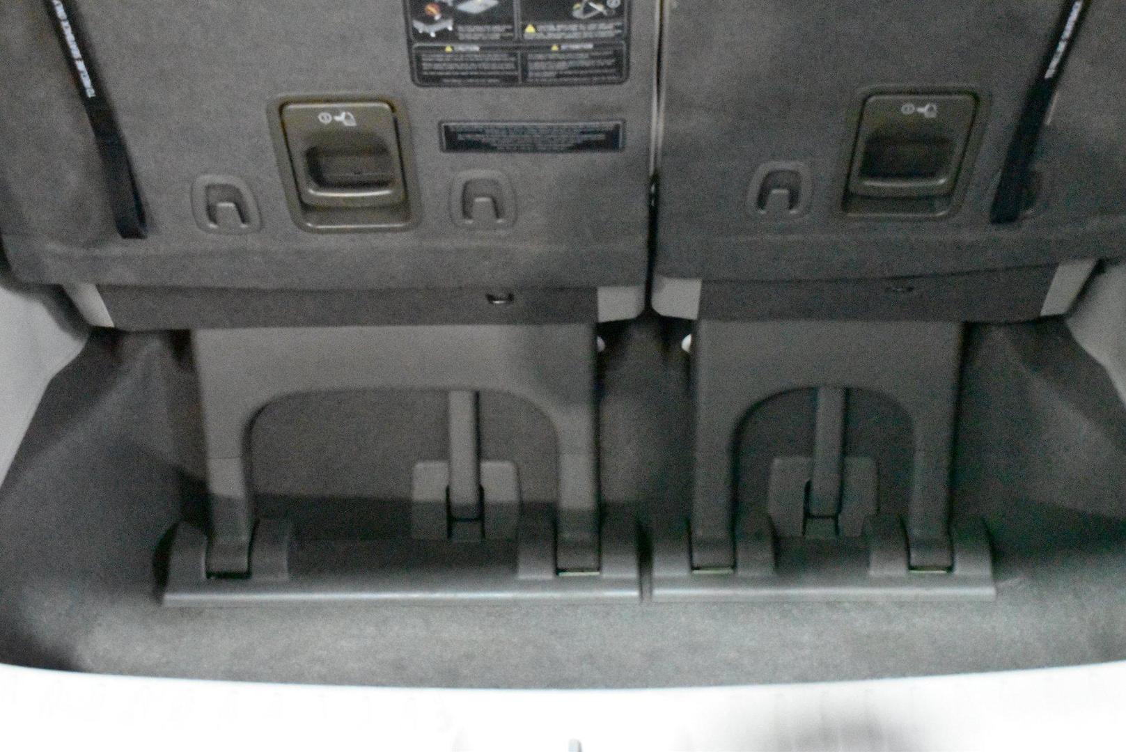2019 Kia Carnival S — photo 16
