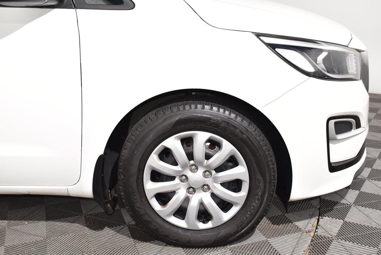 2019 Kia Carnival S — photo 18