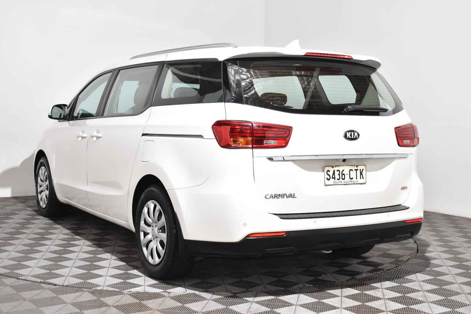 2019 Kia Carnival S — photo 2