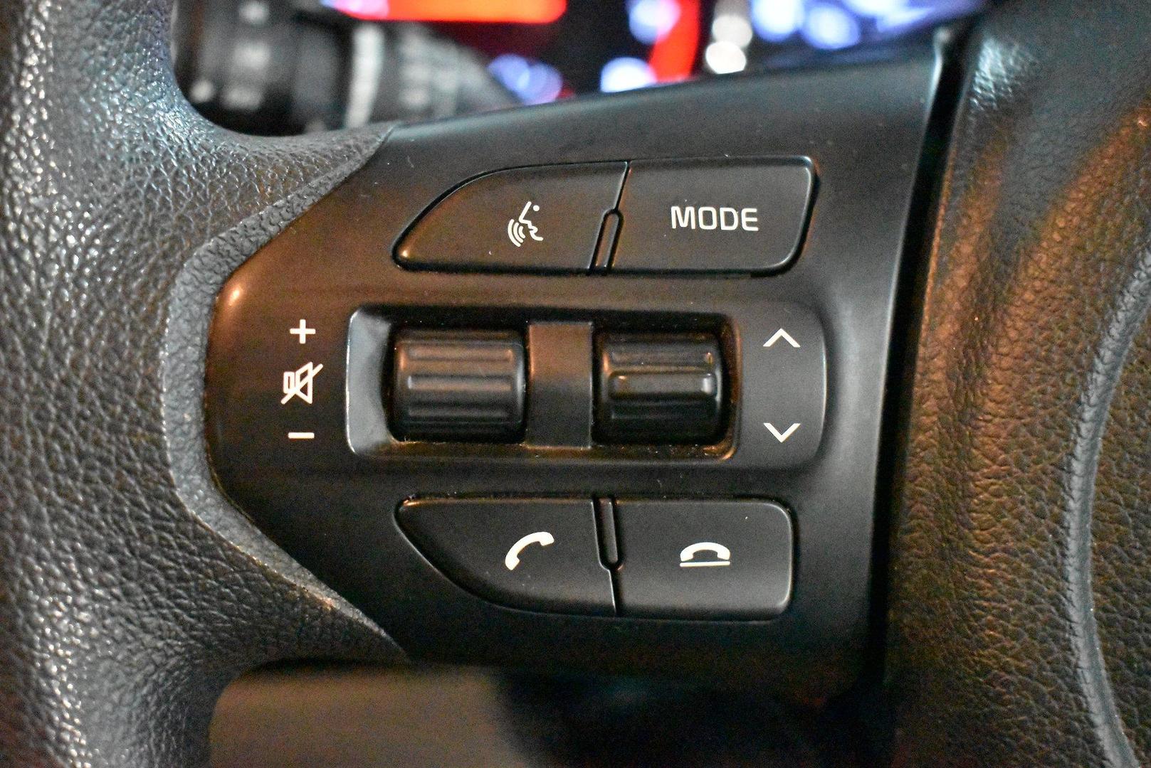 2019 Kia Carnival S — photo 21