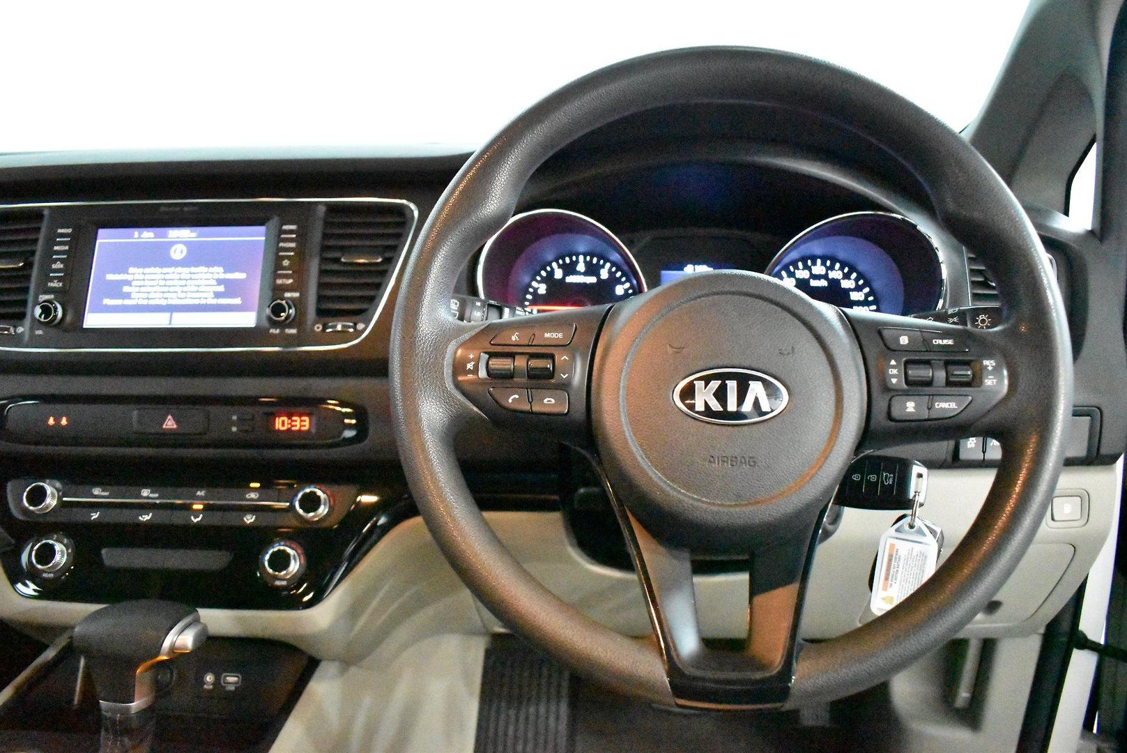 2019 Kia Carnival S — photo 5