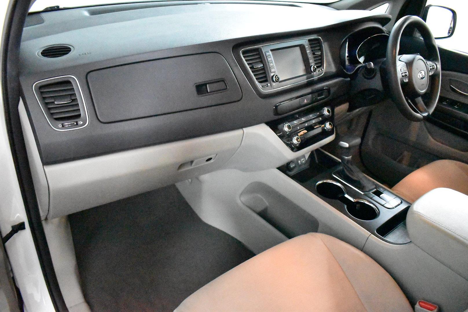 2019 Kia Carnival S — photo 6