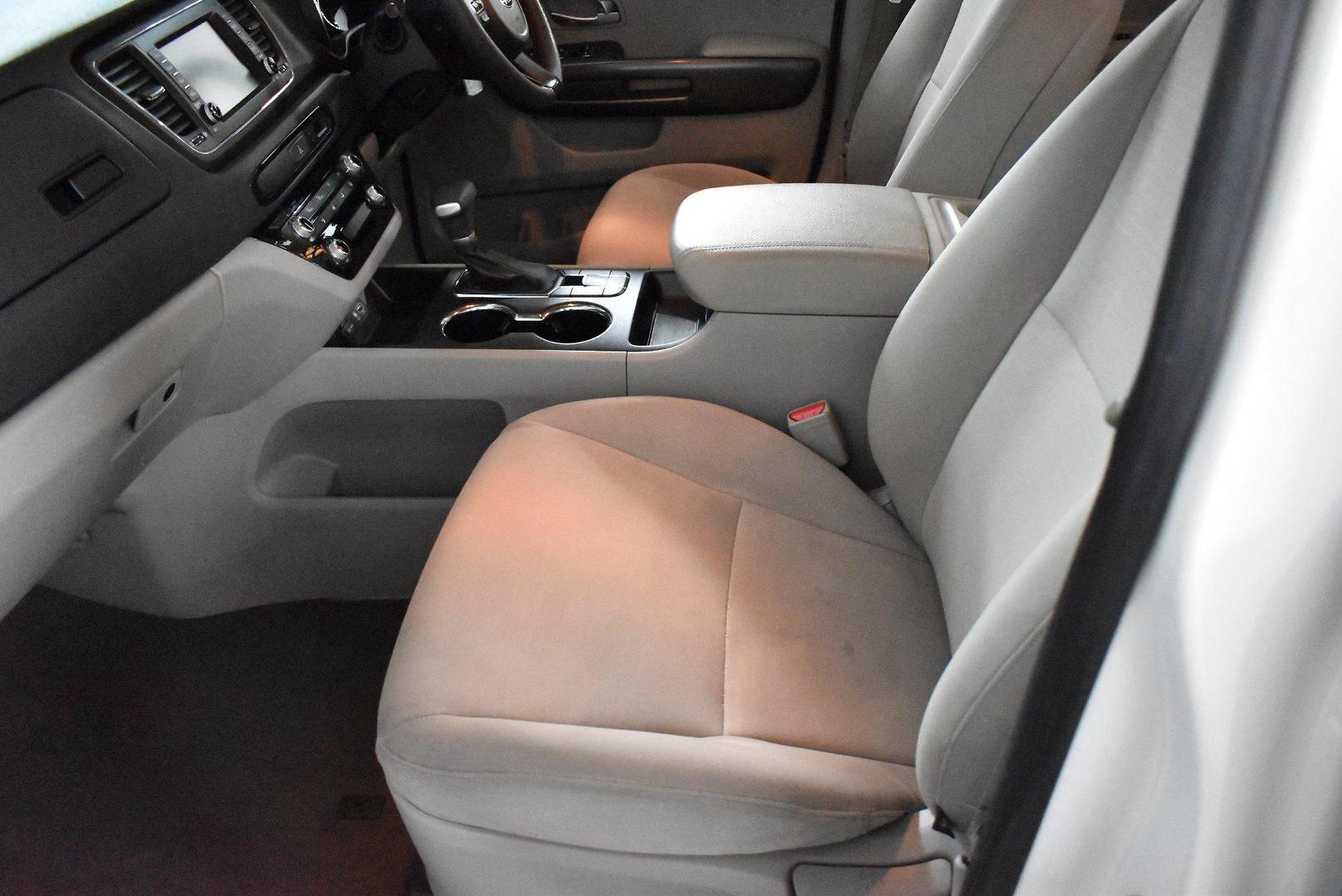 2019 Kia Carnival S — photo 7