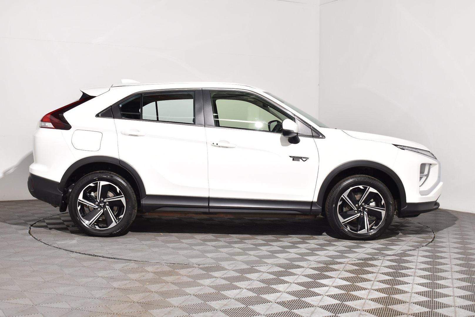 2023 Mitsubishi Eclipse Cross PHEV ES — photo 10