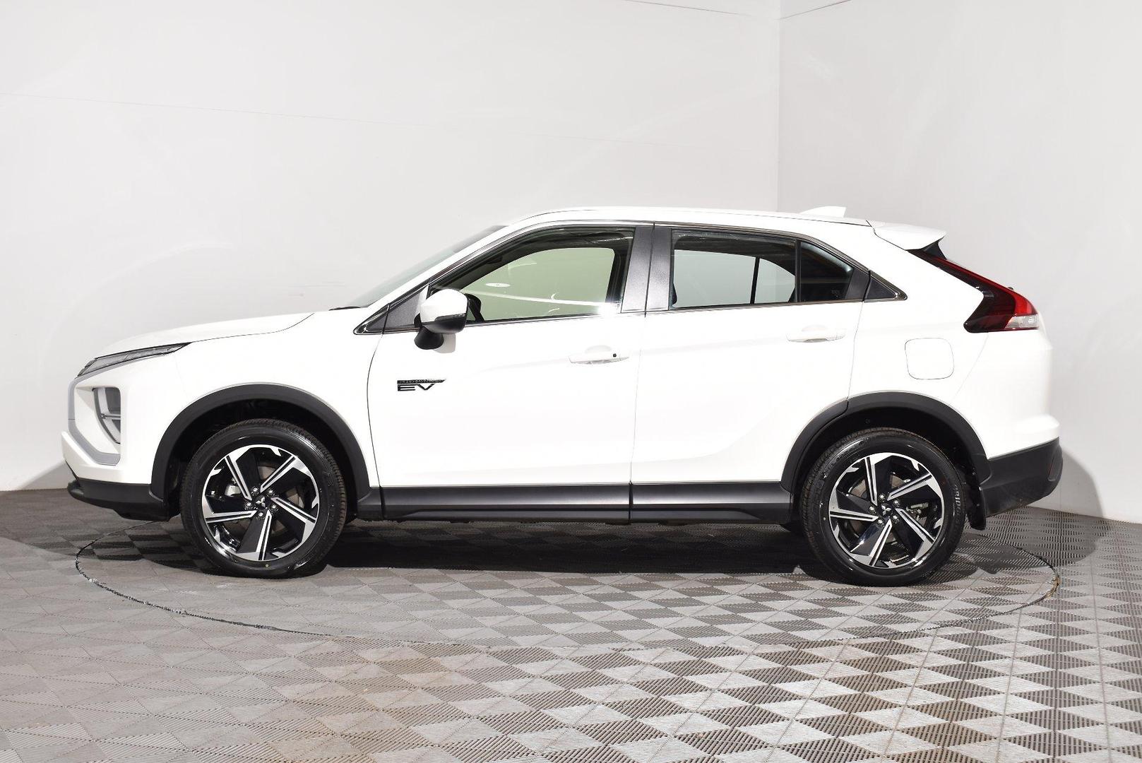 2023 Mitsubishi Eclipse Cross PHEV ES — photo 11
