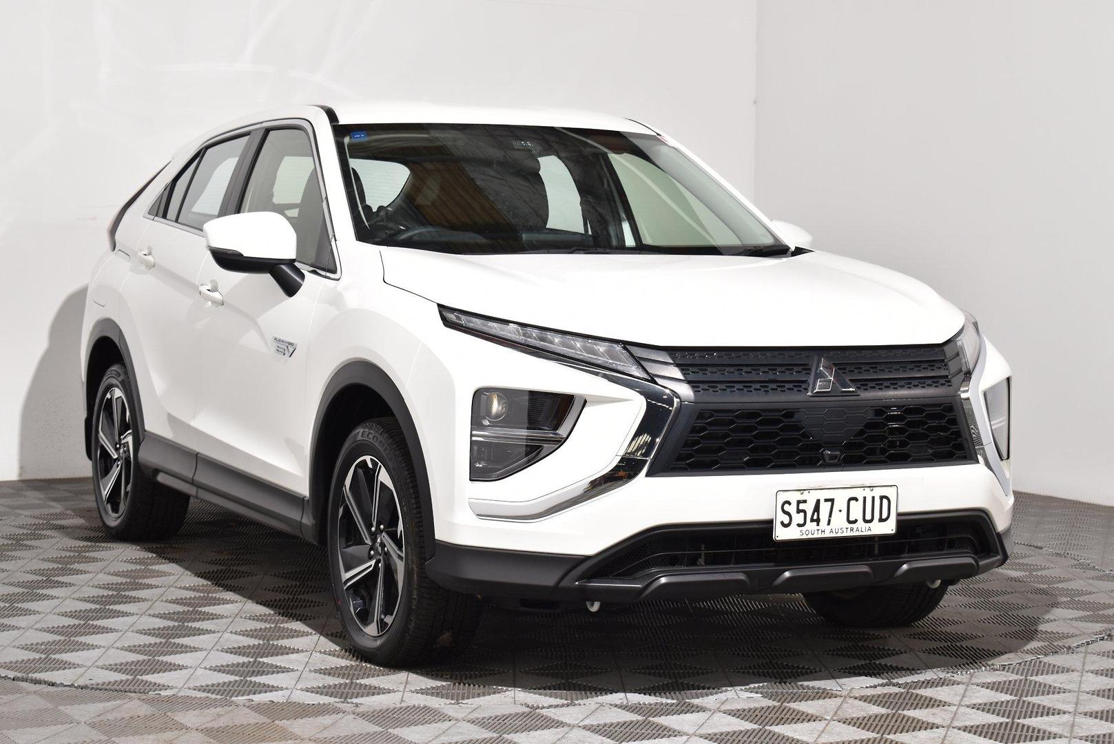 2023 Mitsubishi Eclipse Cross PHEV ES — photo 13