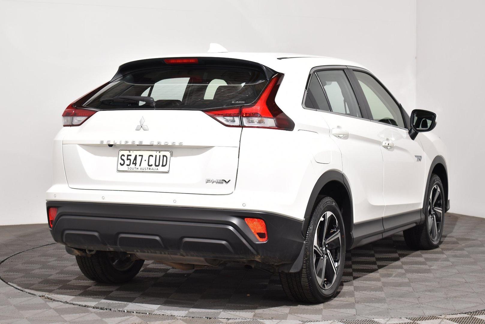 2023 Mitsubishi Eclipse Cross PHEV ES — photo 14