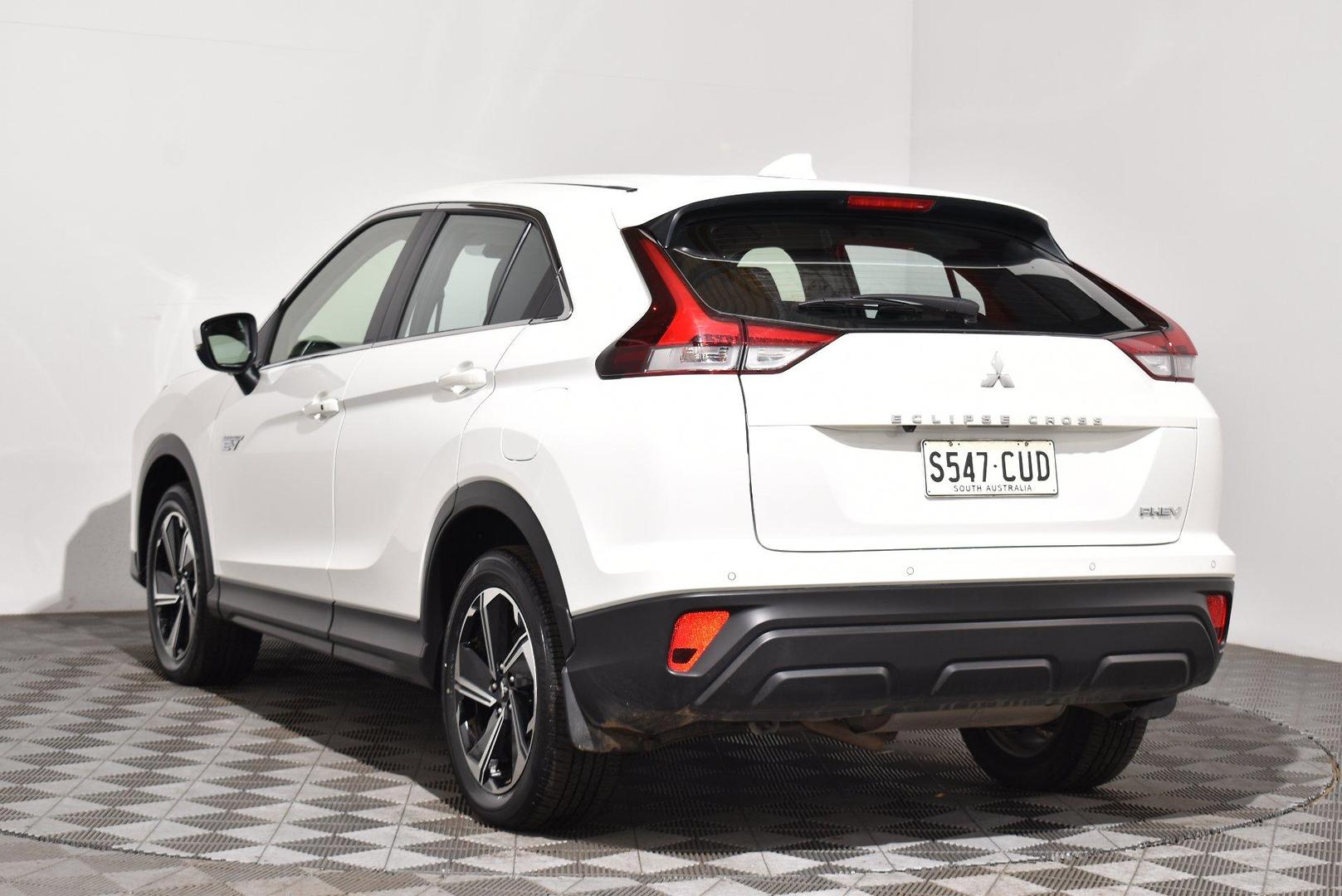 2023 Mitsubishi Eclipse Cross PHEV ES — photo 2
