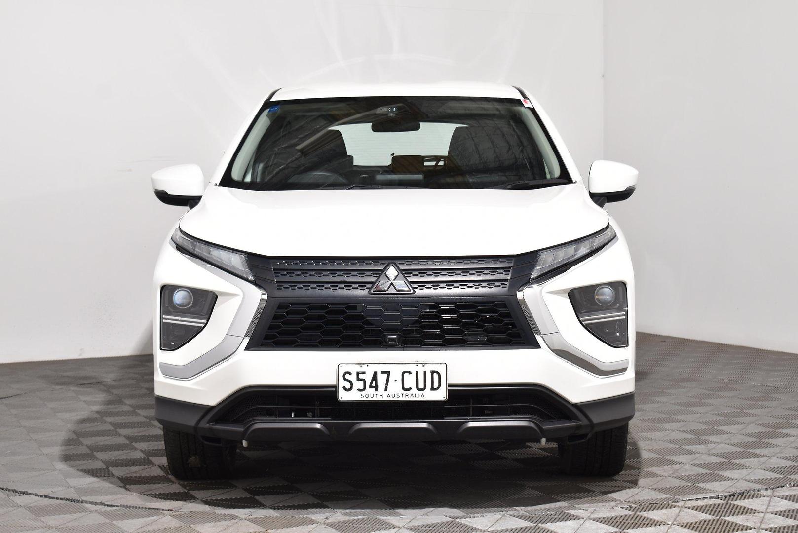 2023 Mitsubishi Eclipse Cross PHEV ES — photo 3